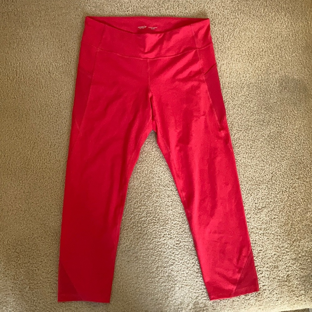 Old Navy Elevate Cropped Leggings